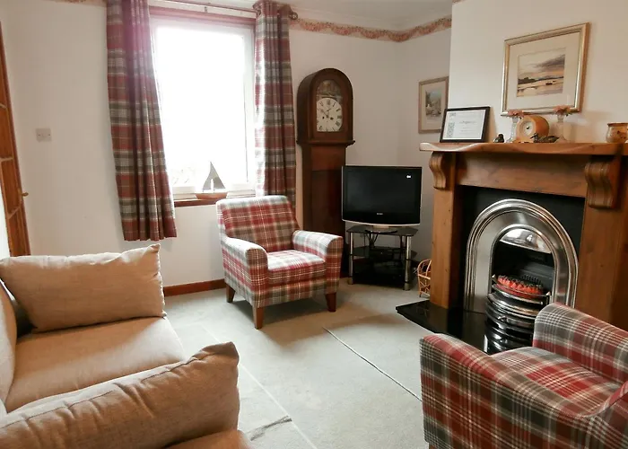 15 Cairnbaan Cottage